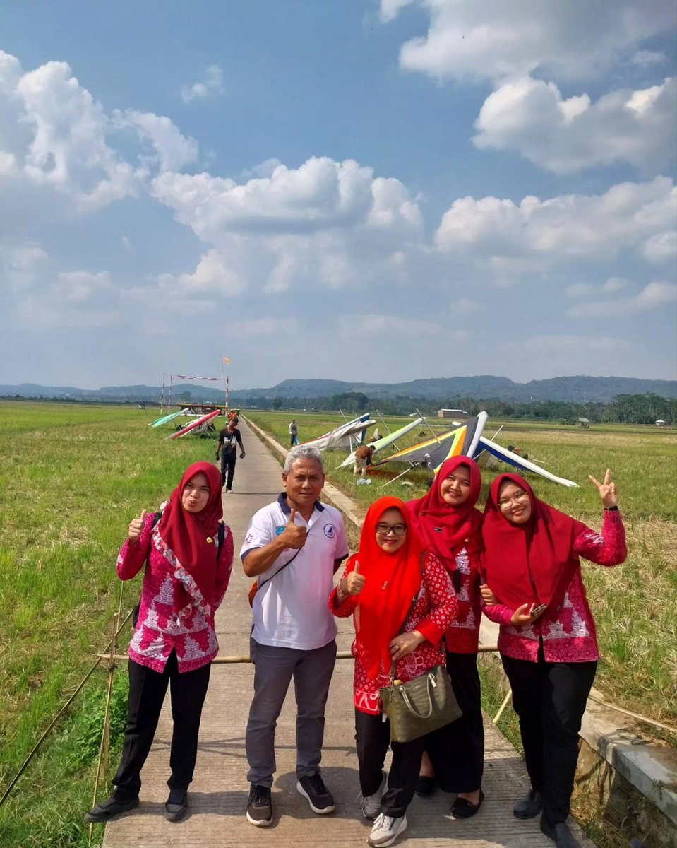happyhendras's tweet photo. #teamwork #myteam #thesquad https://t.co/Xhu3FPMuMi