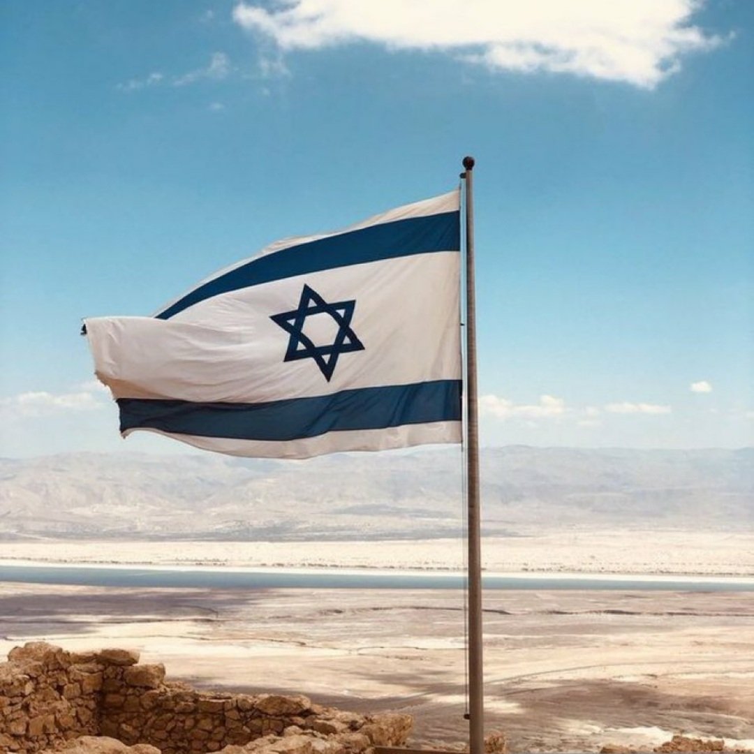FuriaeTradicao's tweet photo. A retaliação de Israel aos ataques do Hamas pode ser tão contundente que a Palestina pode deixar de existir.

A questão é que Israel não pode ser destruída, mesmo que o mundo todo lute contra eles, pois existem promessas do Senhor para seu povo. https://t.co/oLSh5imbgT