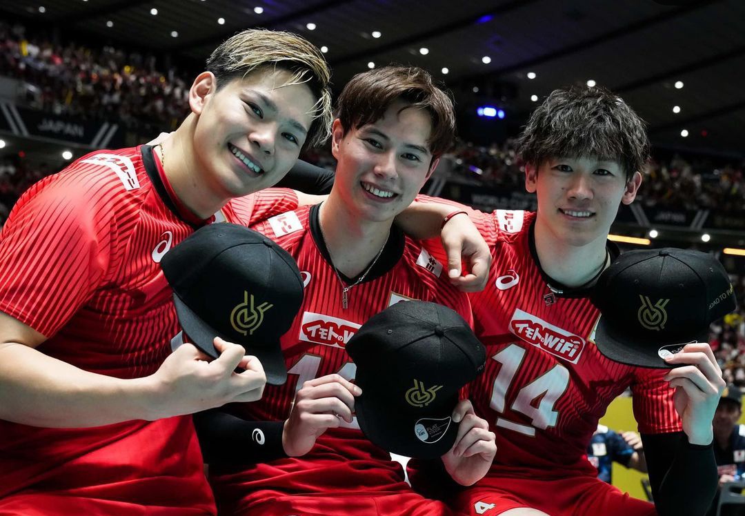 WE GOT A YUYURAN PHOTO HOLDING THEIR PARIS OLYMPICS QUALIFIERS CAP! 💖

📸 volleyballworld