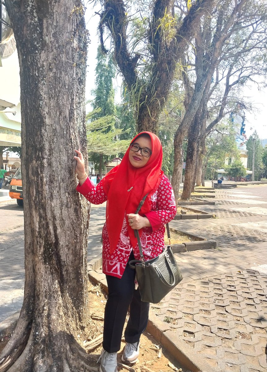 happyhendras's tweet photo. Goa Maria Kerep Ambarawa (GMKA) merupakan salah satu wisata religi umat katolik yang ada di Kabupaten Semarang. Dan GMKA ini pun terbuka untuk kunjungan umat beragama lain yang ingin sekedar refreshing melepas penat menikmati keindahan suasana di GMKA.
#wisata 
#religi https://t.co/w9NZL2Tr86