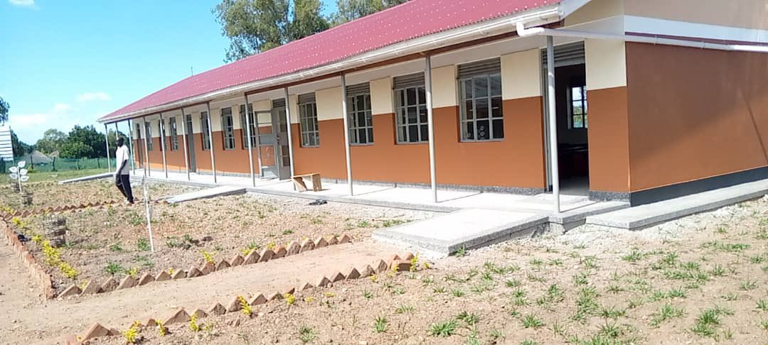 DRDIP's construction and safegurds integrated implementation at Ombaderuku Primary School in Arua district. Two blocks accommodating: six classrooms, staff room and office. Others are; two five stance latrines, rain water harvest and lightning arresters installationions. Compound…