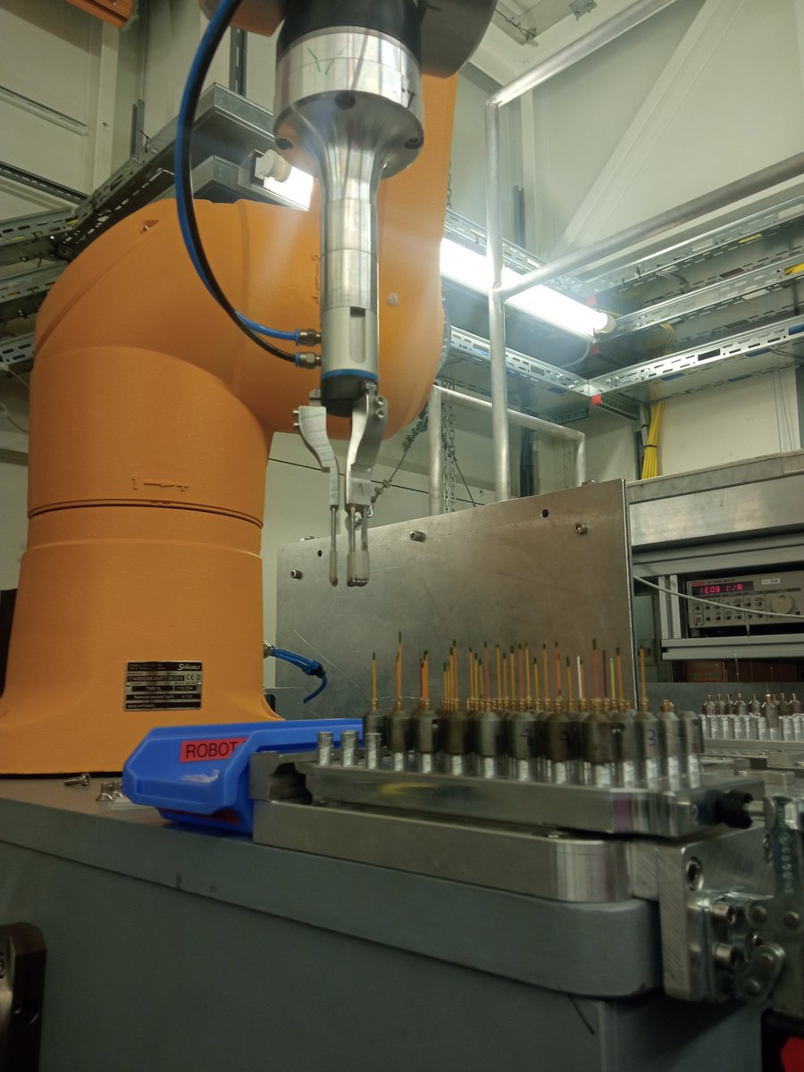 Amazing beamtime this week at <a href="/p021_desy/">P02.1 DESY</a> with <a href="/AshleighCheste3/">Ashleigh Chester</a> #Emily and #Georgie. Thanks #Henrik for all the assistance! 

#PDF #TotalScattering #DisorderSometimesIsGood 
<a href="/ThomasDBennett/">Thomas D. Bennett</a>