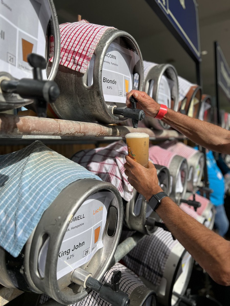 Ascot_Beer_Fest's tweet image. Beer festival well under way 🍺and 🏇racing now started on day 2!