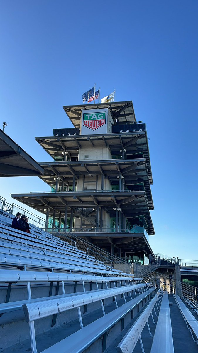 Berkshirekid's tweet photo. Oh. Hey there @SpeedwayPagoda 🙋♂️
How you doin? #Indy8 @IMS https://t.co/9fsfVBHelU