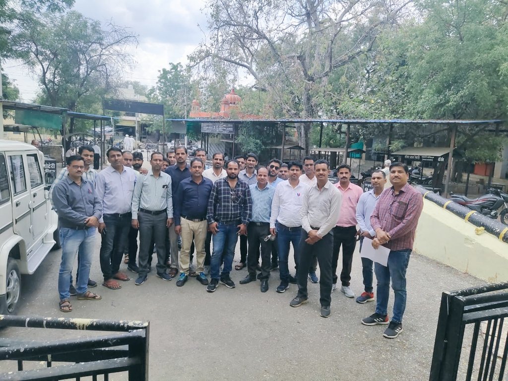 Nareshminakaima's tweet photo. #cm @ashokgehlot51जी जिले बनाने से कुछ नहीं होगा, थर्ड ग्रेड शिक्षकों का तबादला करना होगा वरना असंभव है सरकार रिपीट होना 
 #तबादला_नहीं_तो_वोट_नहीं
#तबादला_नहीं_तो_वोट_नहीं
@ashokgehlot51
@AshokChandnaINC
@DrBDKallaINC
@GovindDotasra
 @RahulGandhi
@1stIndiaNews
@zeerajasthan_ https://t.co/jua2A7r9MG