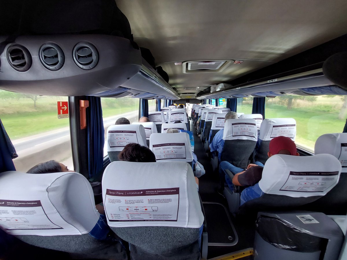 gilarruda_'s tweet photo. A caminho da primeira final da #CopaPaulistanaCultura
Rodovia Presidente Dutra no sentido RJ bem cheia! Romeiros aos montes em direção à Aparecida! Deus abençoe a todos nós! #SHZM⚡️ https://t.co/BJq0WmrBey