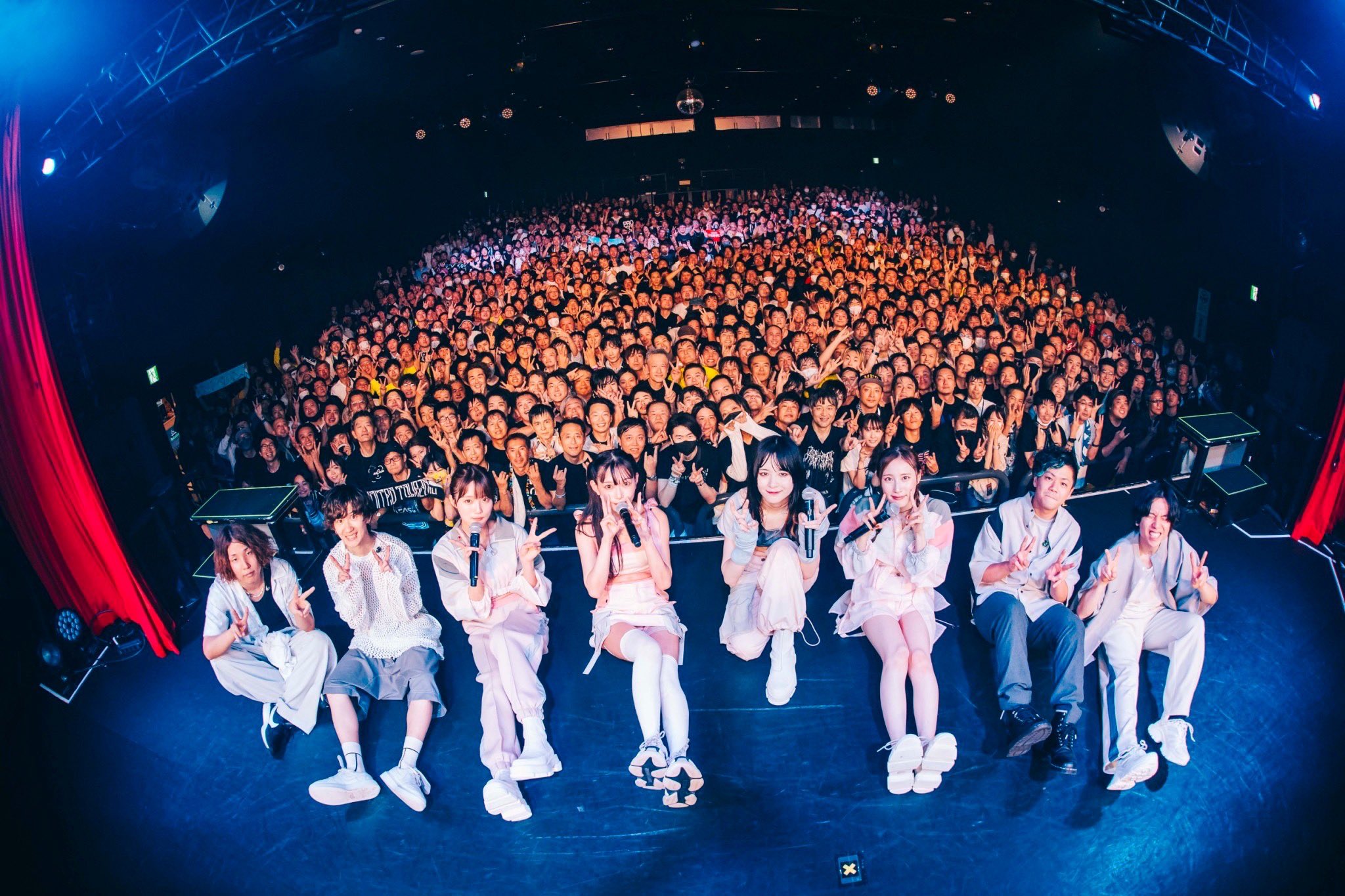 F71rOS_bgAEHRv6?format=jpg&name=large