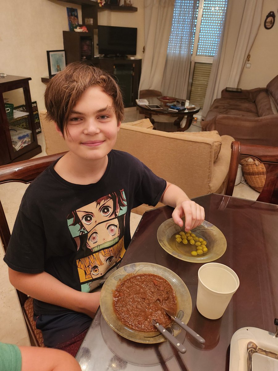 Tennesseine's tweet photo. My 11-year-old has embraced #Andalucía's cuisine even more than his mother and I have! Today's #comida: marinated #carrillada (pork cheek) in wine-based tomato sauce with a side of #aceitunas (olives).
#Spain #SpainLayne https://t.co/I1JpqyH7rF