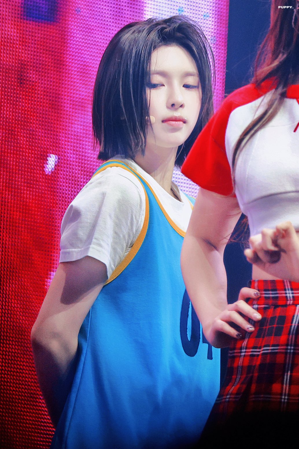 F71ren7aAAAprVB?format=jpg&name=large