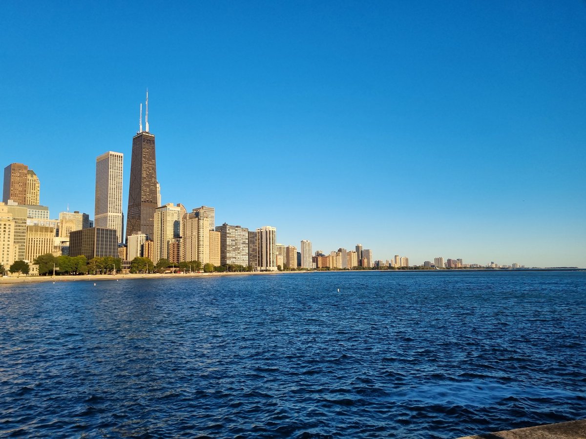 ClarissaGiebel's tweet photo. Quick 5km along this amazing skyline to loosen up before @ChiMarathon tomorrow! #Chicagomarathon #Runnerseverywhere @WMMajors https://t.co/OdTdjKS4nO