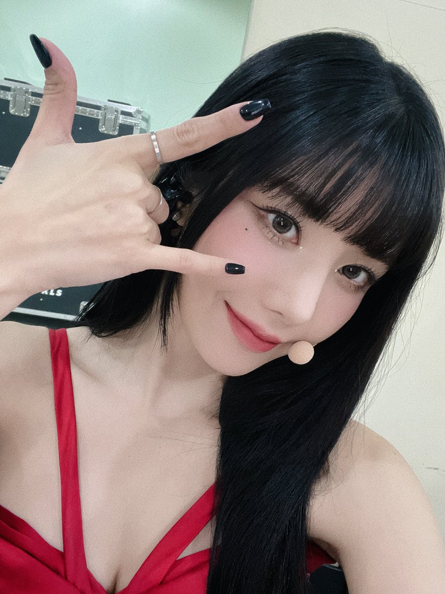 KWONEUNBI's tweet photo. [📸] 231007 권은비 3rd CONCERT #QUEEN DAY 1

퀸은비와 함께 반짝였던 DAY 1 🥰✨
루비랑 있어서 꿈결 같던 오늘 밤🌙
우리는 내일 또 반짝이며 만나요❤️

#권은비 #KWONEUNBI
#콘서트 #CONCERT https://t.co/UEZYd93SJA