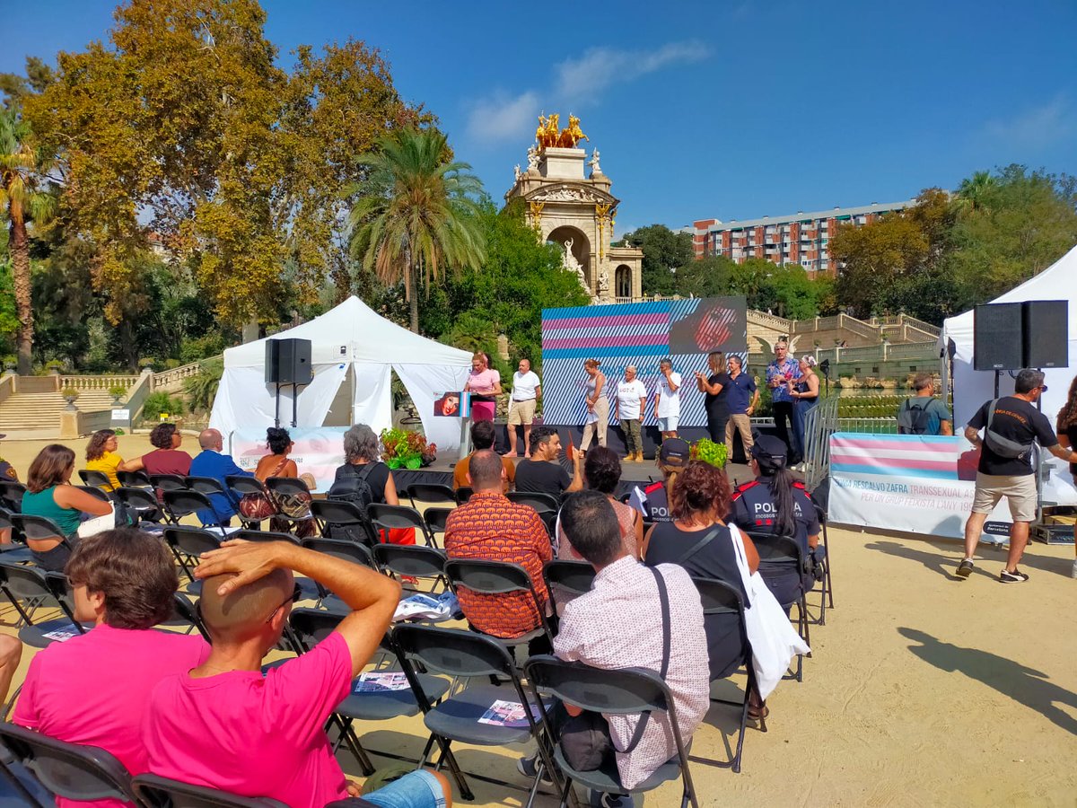 eugenivillalbi's tweet image. 2️⃣7️⃣anys de l'assassinat la Sonia Rescalvo a mans d'un grup feixista.

#Homenatge #Memòria i #Lluita 

No és tracta només de drets🏳️‍⚧️ Parlem, també, del dret a viure bé. A poder projectar-se al futur. A tenir un projecte de vida, en igualtat de condicions i sense discriminació.