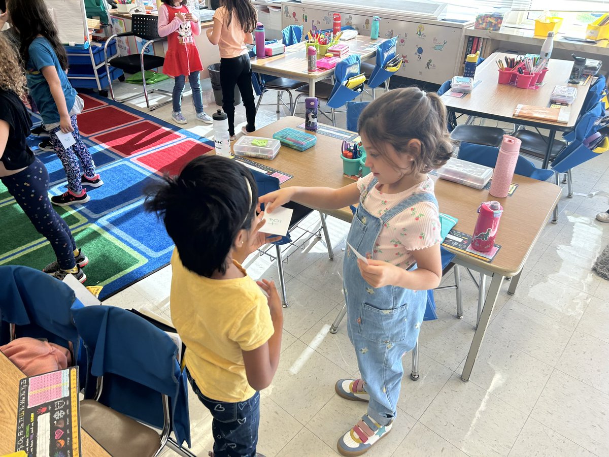 MissSprowls2022's tweet photo. Yesterday students played quiz quiz trade in order to learn their tricky words! They did absolutely amazing! #112Leads #wt112 https://t.co/O9xfE5AmL0