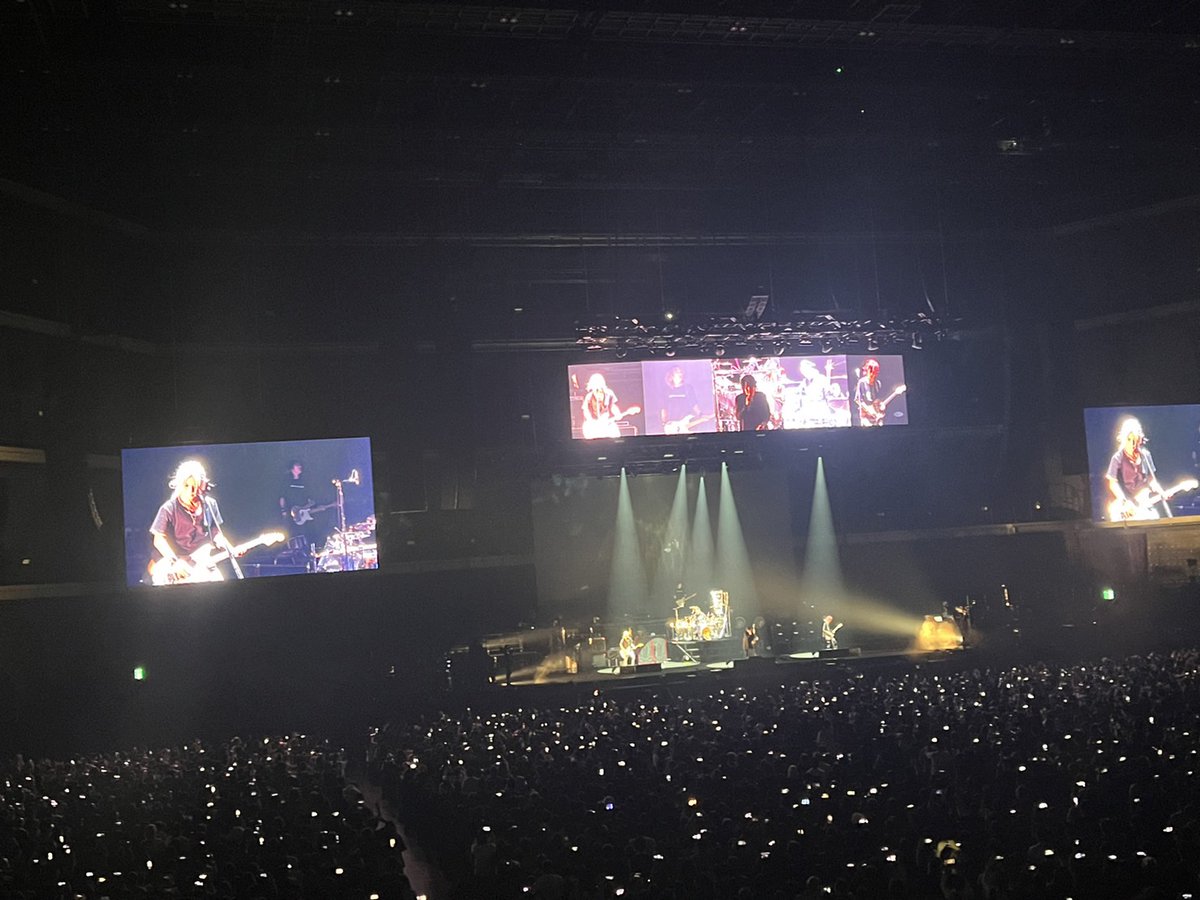 k5tommy's tweet photo. LUNA SEA DUAL TOUR
day1
最高でした!
今、この瞬間こんな景色を見れるなんて!
生きててよかったよー!
あの頃の自分に、今のLUNA SEAはさらに最高なんだって伝えてあげたい!
学生時代、ライカエジソンに平日会にいったのが懐かしいよ!泣ける!
#LUNASEA
#Mother
#dualtour https://t.co/9Ld5Vmty2G