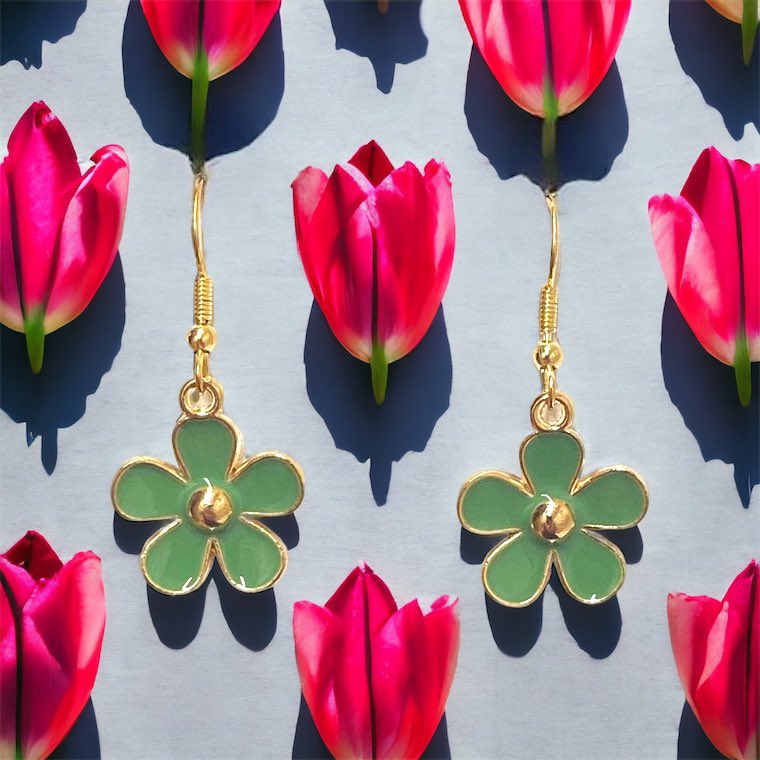 JennyCu97308637's tweet photo. Green Enamel Flower Gold Button Fish Hook Earrings
https://t.co/wLXruQIQmb 💎💎💎 Affordable Jewelry with a Creative Flair 💎💎
https://t.co/U5xut5heJy
#EtsyStarSeller #jewelrygiftsforher #handjewelry #handmadejewelry #handmadewithlove #earringsoftheday #jewelrydesigner #etsy https://t.co/2JqYX6ay6h
