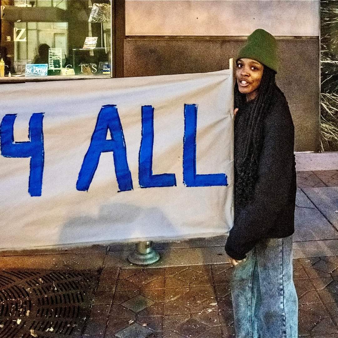 WhurDeyDoDatAt's tweet photo. 3/x We will continue to show up, speak out, and be visible against the atrocities leveled against vulnerable people.
(all photos in thread courtesy of @rrconstructor)
#TilWeAllFree
#NoMoreJailDeaths
#FireJennifer
#StopTheSweeps
#HousingForAll https://t.co/VOsfUJMOV3