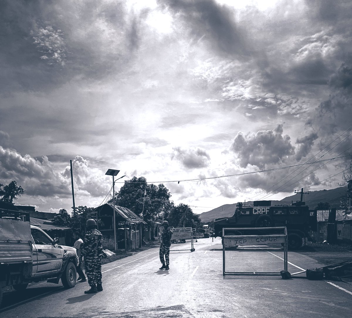SreyashiDey's tweet photo. Not all roads lead to heaven.
Churachandpur, Manipur
#FieldDiary https://t.co/AiCJ44rwbO