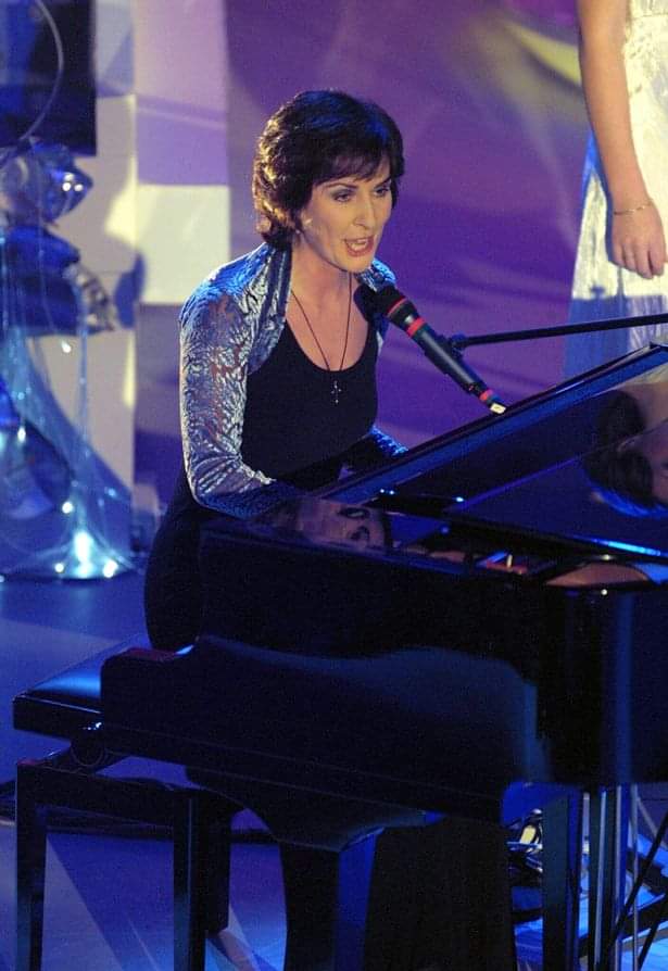 TossTass's tweet photo. Sur quel album as-tu découvert #Enya?
1987 Enya
1989 Watermark
1991 Shepherd Moons
1992 The Celts (L'album Enya remastérisé)
1995 The Memory Of Trees
2000 A Day Without Rain
2005 Amarantine
2008 And Winter Came
2015 Dark Sky Island
#FanClubEnya #Manderlay https://t.co/BjsDL4hEAU