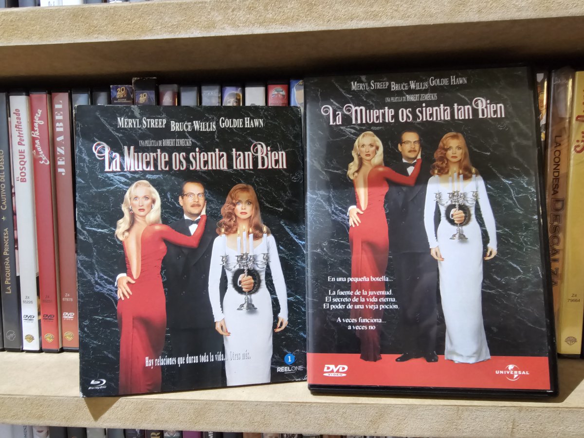 AlexBareaTV's tweet photo. Pelis que veo en Halloween Día 7:
La muerte os sienta tan bien (1992)
(Movistar+, Filmin, SkyShowtime)

Maravillosa sátira sobre el envejecimiento, la amistad tóxica y pieza clave para entender el cine de los 90. Si me preguntan, es de esas pelis que hay que ver antes de morir. https://t.co/fBf2sknDgk
