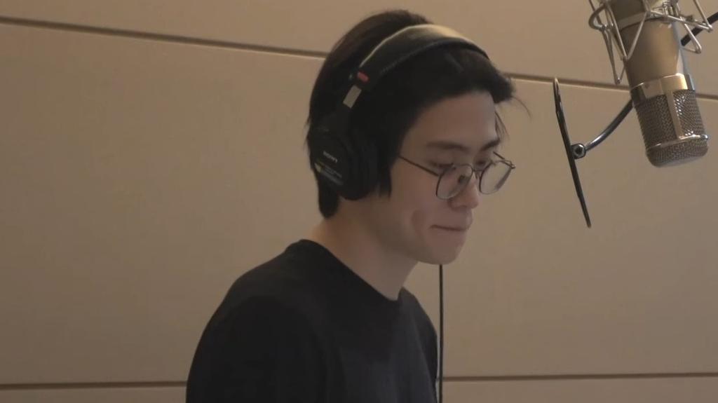 empathyoonoh's tweet photo. Jaehyun's black hair + specs... so perfect https://t.co/U3XhfXanAs