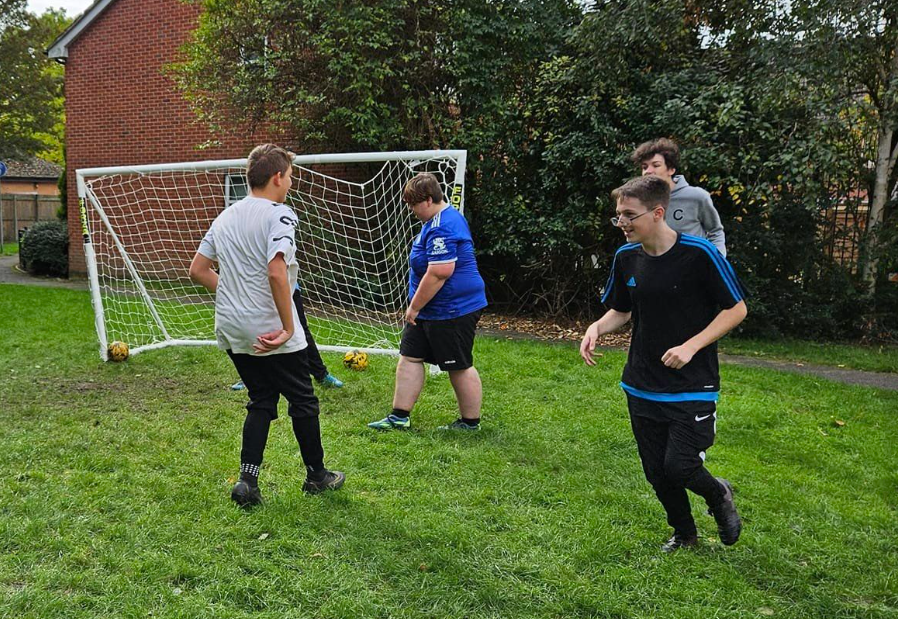 Starting today's football youth session, we shot penalties to warm up, scoring some fantastic goals! 

After a drink and a sit down we played a game with some great defending and team work with the game ending 5-5 ! 

Email me2@e2online.co.uk to register for our youth sessions !
