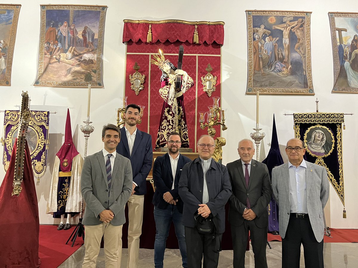 #ACTUALIDAD ▪ Inaugurada la exposición catequética “Camino de la Cruz”.

▪ Acompañados por nuestros hermanos y cofrades, y en presencia de nuestro director espiritual D. Manuel García Gálvez, junto a D. Armando Ortíz, Presidente de <a href="/Fedcofrgr/">Federación de Cofradías de Granada</a> y D. Jesús Muros