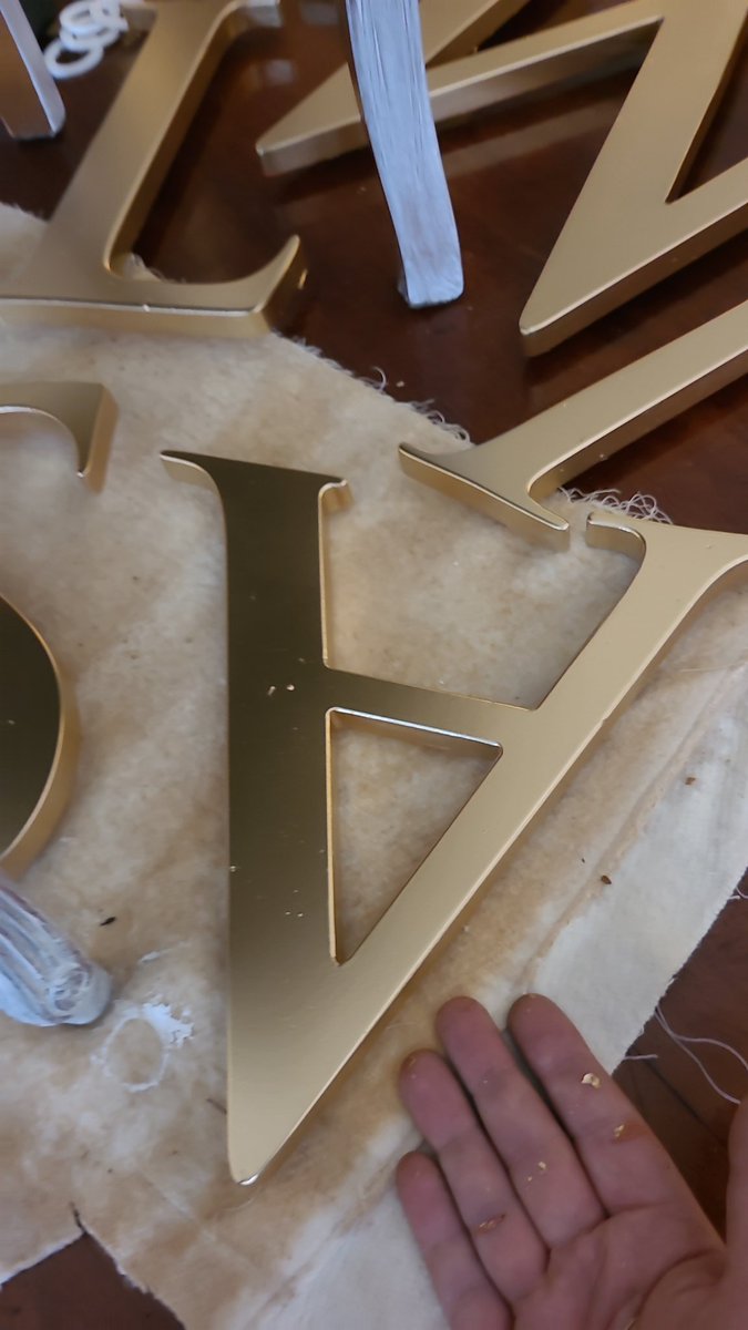 _salvagem's tweet image. A little gold lettering never did any harm.

#shopfront
#salvagem 
#refurb
#gettingonwithit