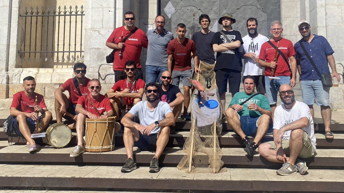 dinapontus's tweet image. Avui hem participat a la processó de Santa Pelaia amb la seva corresponent ofrena. Visca Santa Pelaia i sobre tot visca la confraria dels @colla.bastons.abp 👏🏻👏🏻👏🏻👏🏻 #gralla #tradició #devoció #dinapontusenruta #dinapontus #escoladegrallersdesitges @escoladgrallers