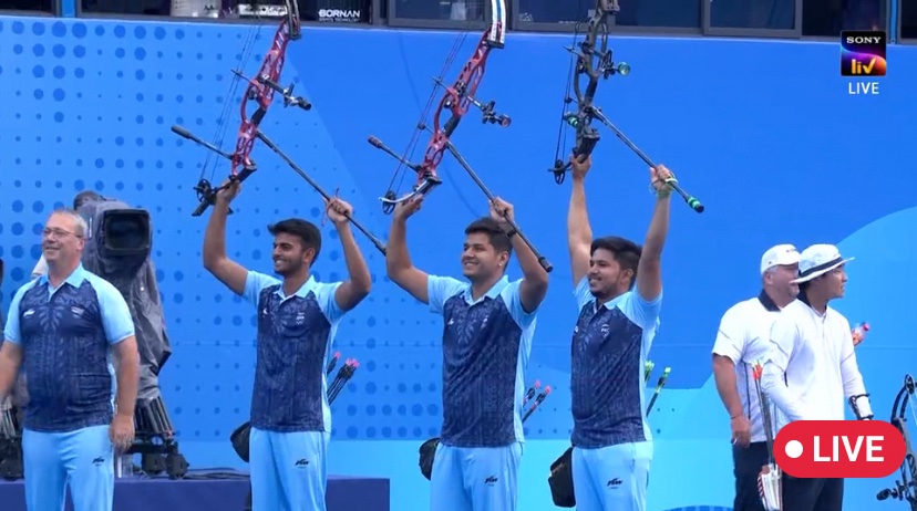 KanwariaSimran's tweet photo. Indian Archers all the way👏😍
Proud of them🇮🇳🫡
Giving Remarkable performances in the Individual and team events👏😍🏹and winning medals🥇🥈🥉
Amazing indeed👏Thrilled to watch them doing their best 😍🔥Best wishes for their future ventures👍
#Archery 
#AsianGames 
#Cheer4India https://t.co/XWapZBqgrX