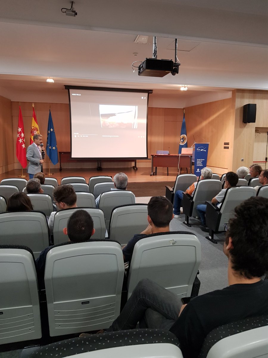 ¡¡Una gran jornada en <a href="/AirSimMeeting/">Madrid AirSim Meeting</a>!! Gracias al colegiado Kiko Muñoz por su ponencia sobre el potencial de la simulación en la formación de #pilotos y a todos los que os acercáis a nuestro stand interesados por nuestra labor y por la profesión de piloto.