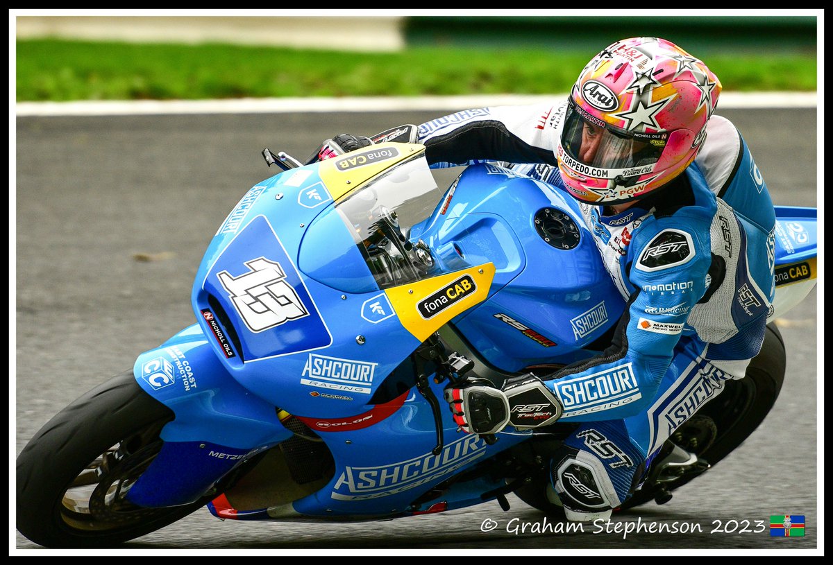 How good is it to see @Lee_johnston13 back on a bike again @CadwellPark. @ashcourtracing