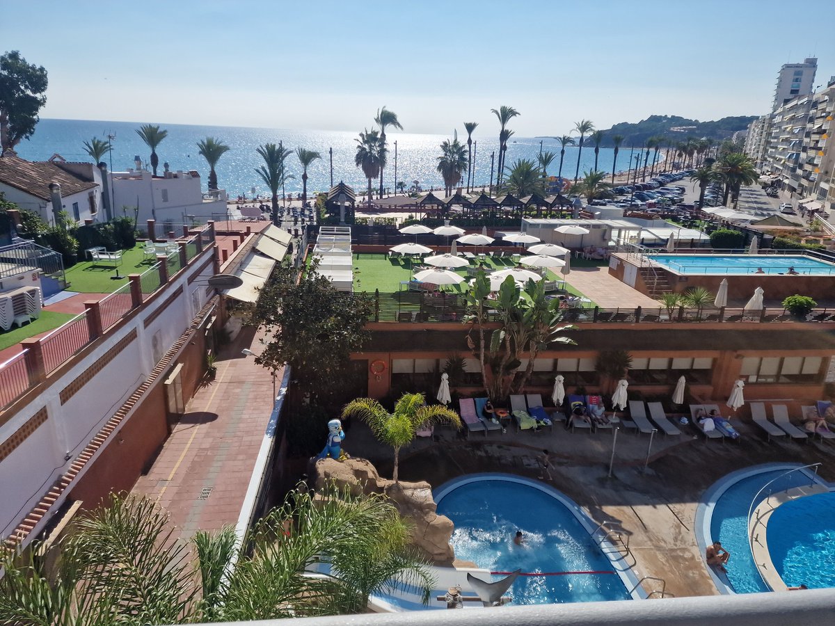 Tengo una gran duda... Playa ❤️ o
Piscina (RT)

#BCNTB10
#InLloret2023 #MyLloret #HotelRosamarspa
<a href="/bcnTB/">BCN Travel Bloggers</a> <a href="/lloretturisme/">Lloret Turisme</a>