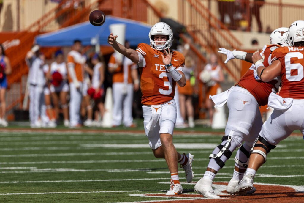 Extremely grateful for these two winners!  <a href="/BillyGlasscock4/">Billy Glasscock</a> <a href="/ShandelRich/">Shandel Richardson</a> #RedRiverRivalry Headed to the famed #Cottonbowl for the #RedRiverRivalry #Texas #Oklahoma #HookEm 🤘