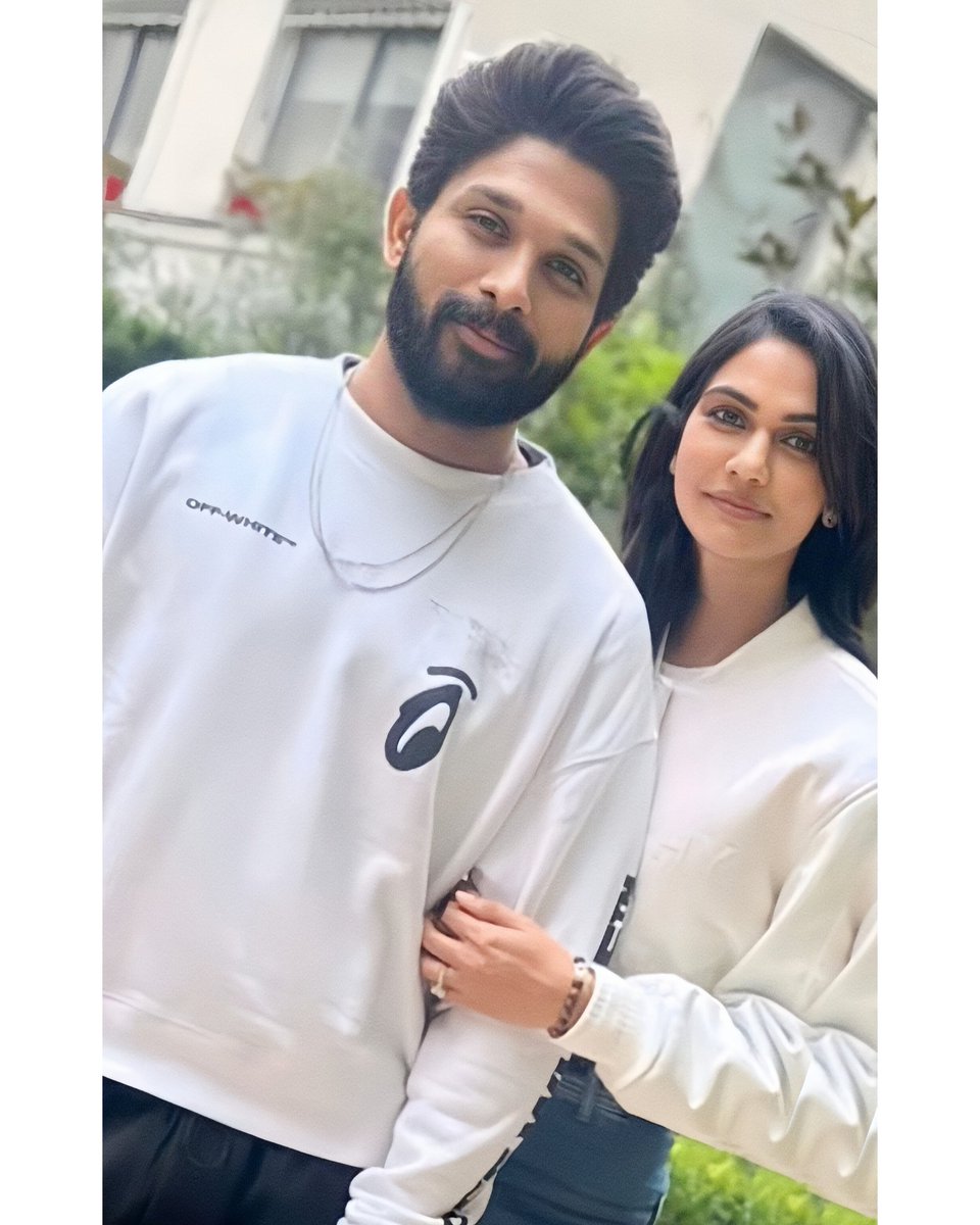 AlluSnehaReddy_'s tweet photo. 🖤 https://t.co/M9Pxx0SbrY