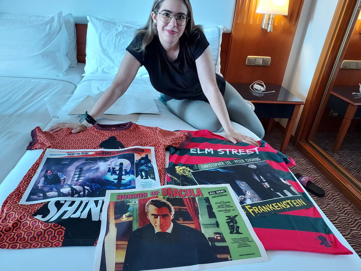 Ci1Sl's tweet photo. Gracias a @FanCinemaShop por estos grandes artículos .
Nos encantan a mí y a @faustianovich !!!! https://t.co/cOJfsKMZpN