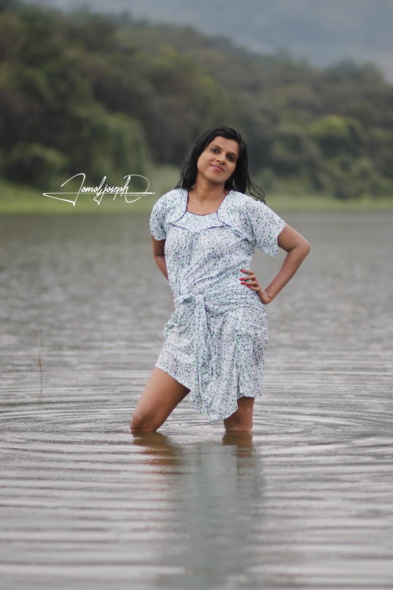 Jomol_Joseph_'s tweet photo. തനിനാടൻ
Shot for pateron & join my app
https://t.co/qxmEqmxA8S
#jomol_joseph
#joseph_jomol
#jomoljoseph
#josephjomol
#joinmyapp
#patreon
#patreon_model
#patreon_girl
#traditional_shoot
#nadan_girl
#tradutional_woman https://t.co/yRg5kJg7m7