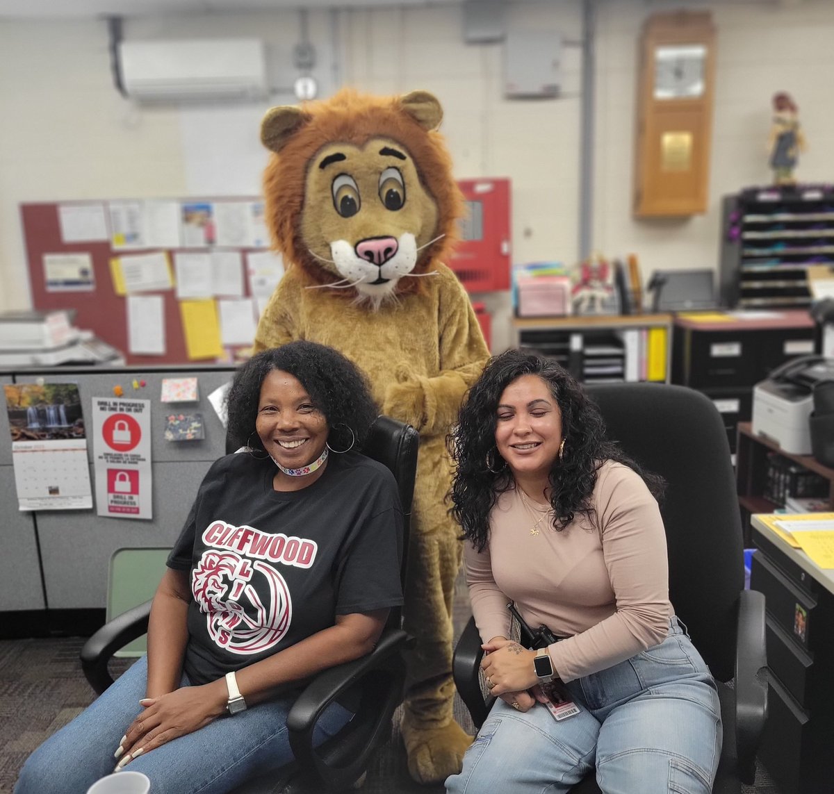 Cliff helped me kick-off our P.A.W.S program at Cliffwood School. The students and staff were so happy to see him back at school! #cliffwoodproud <a href="/MARSDNJ/">Matawan-Aberdeen</a>