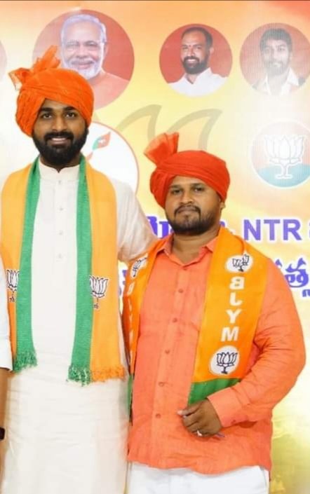 ravvaharish's tweet photo. During the Last 3yrs of my Responsibility as BJYM NTR District President, Narsaraju as Gen Secretary Organised Every Program Very Well and Supported BJYM NTR District...Now I'm Happy that Narsaraju Became Yuva Morcha President of NTR District Best Wishes to Narsaraju garu https://t.co/txC9GSb43y