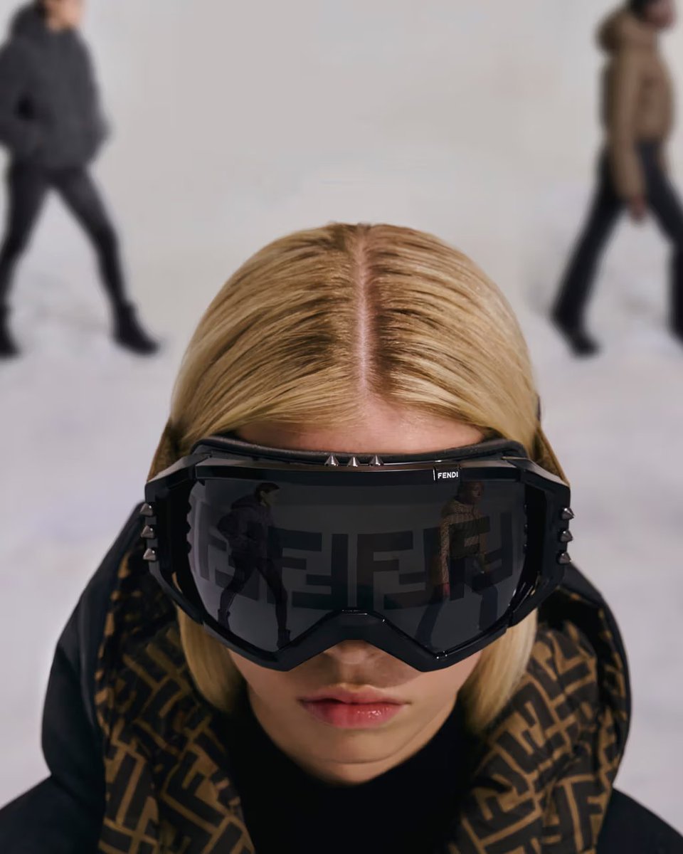 sky012000's tweet photo. #Fendi https://t.co/dGvLbAQzjW