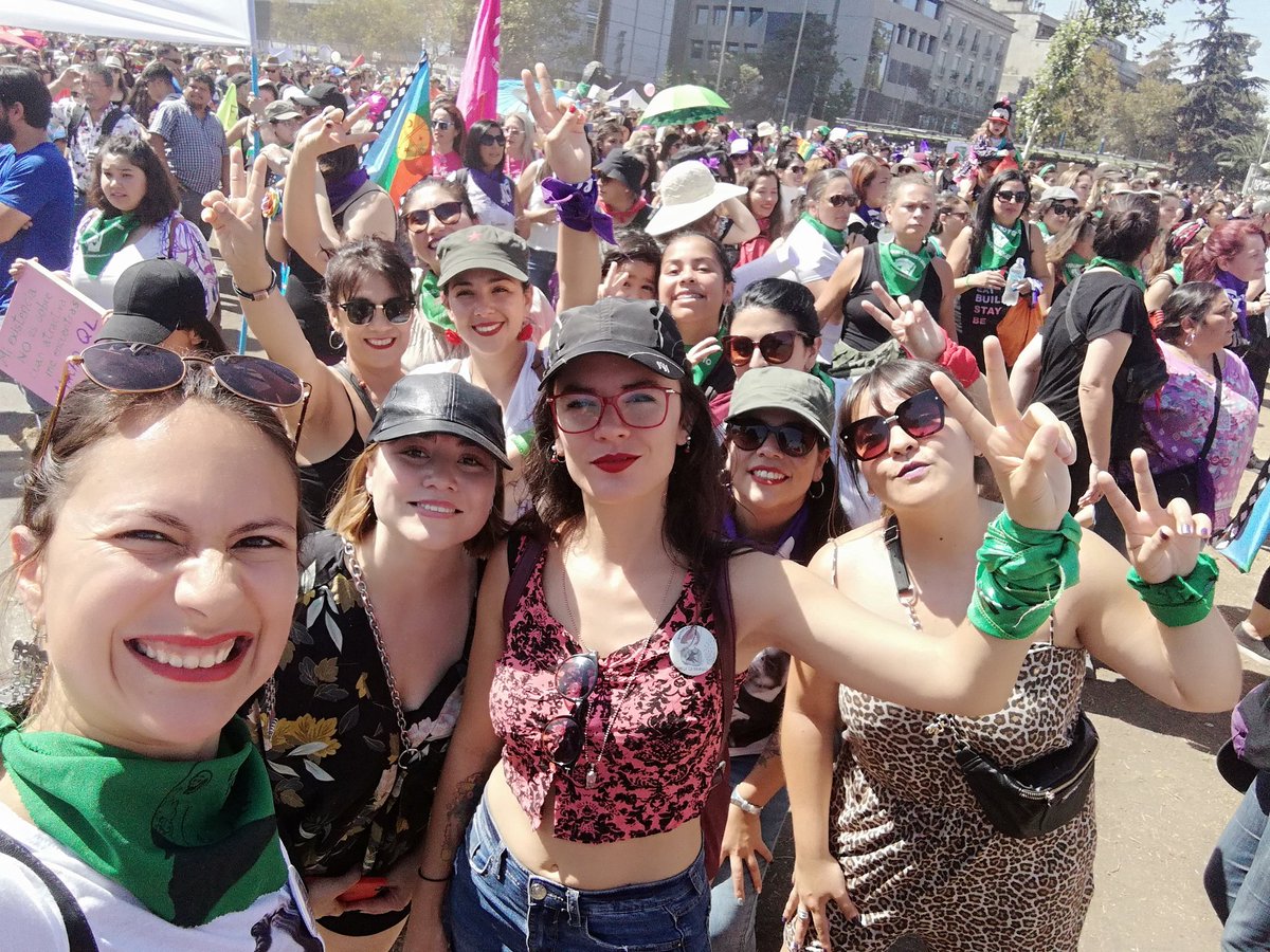 Cris4net's tweet photo. Las feministas lógicamente no se pronunciarán acerca del asesinato de mujeres hoy en Israel. Usan el feminismo delirante solo a conveniencia en todas partes del mundo. En Chile tampoco habrá ningúna condena, su escaso nivel intelectual y nula empatía no lo permite. https://t.co/mGOZI1Omw5