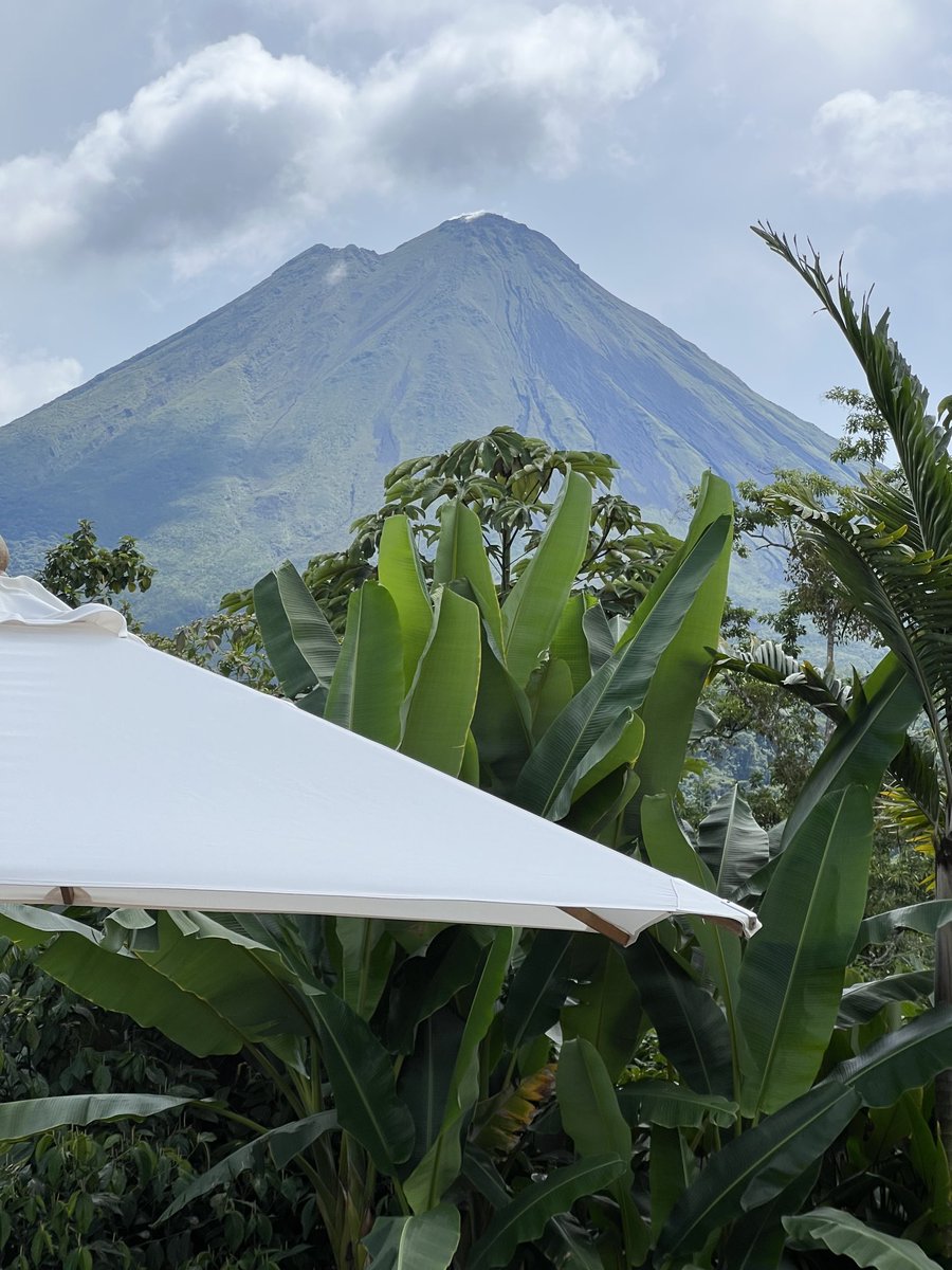 direct4you's tweet photo. #nayara #volcanoe #costarica 👍🙏🏽 https://t.co/3WEpua1kDF