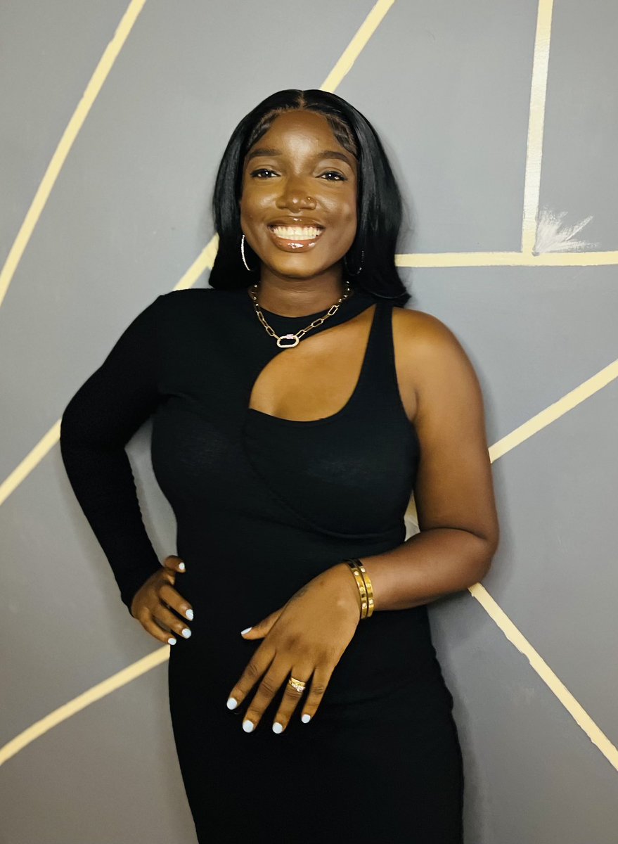 Out here looking a 25 year old 😊😊 #baddie #with2kids #finewinebetterwithage