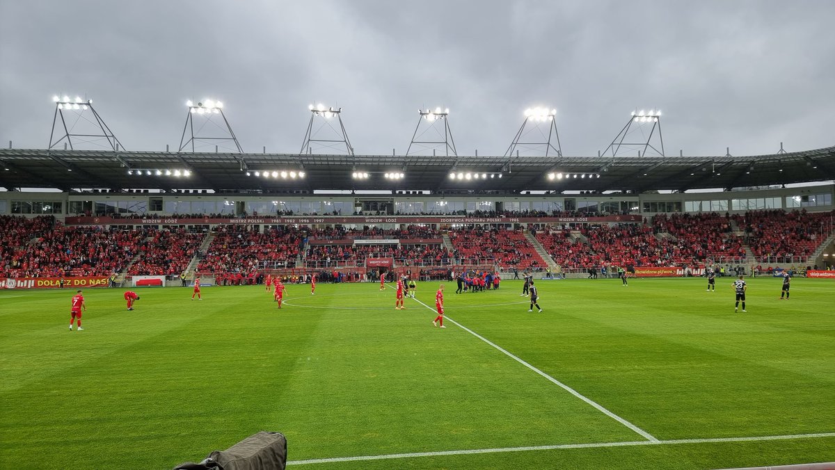 marecki_1975's tweet photo. @RTS_Widzew_Lodz Kolejna 600 kilometrowa podróż 🇦🇹 zakończona 3 punktami w #Sercu Łodzi!!! Brawo Panowie 👏👏👏🇦🇹🇦🇹🇦🇹 https://t.co/5DioXQDoAC