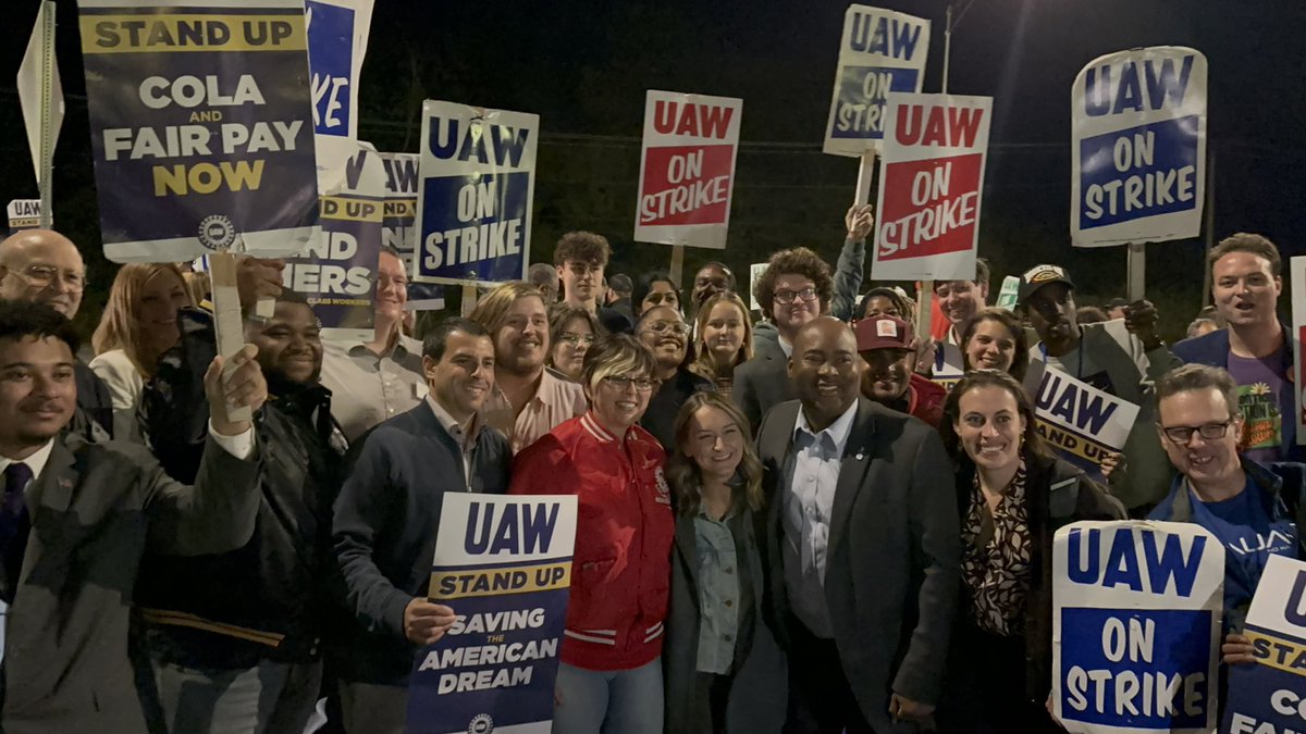 Tracy Grundy for Missouri ☮️💔💙 (@tracygrundy4mo) on Twitter photo DNC Chairman Jamie Harrison on the UAW Local 2250 picket line with President Katie Deatherage and SCCDCC Chairman #uaw #moleg <a href="/STCDEMS/">St. Charles County Democrats</a> DNC Chairman Jamie Harrison on the UAW Local 2250 picket line with President Katie Deatherage and SCCDCC Chairman #uaw #moleg <a href="/STCDEMS/">St. Charles County Democrats</a>