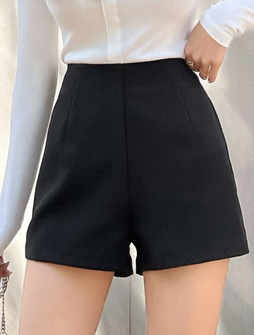 BismeFed's tweet photo. ส่งต่อ 100฿ >>กางเกงขาสั้น สีดำ size M เอว 26-27 สะโพก 38 มชนัดรับได้ค่ะ ดูรูปเพิ่มเติม dm #ส่งต่อ #กางเกง #ทีมมช #มือสองสภาพดี https://t.co/uq9E0exC2S