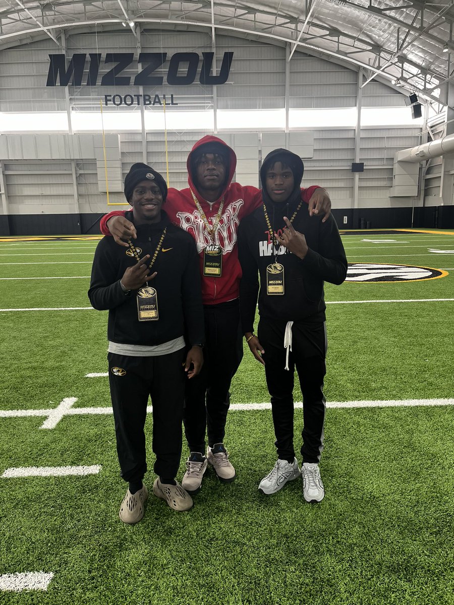 Missouri commit Williams Nwaneri with Jeremiah McClellan and Ryan Wingo at LSU vs. Missouri today 😳
