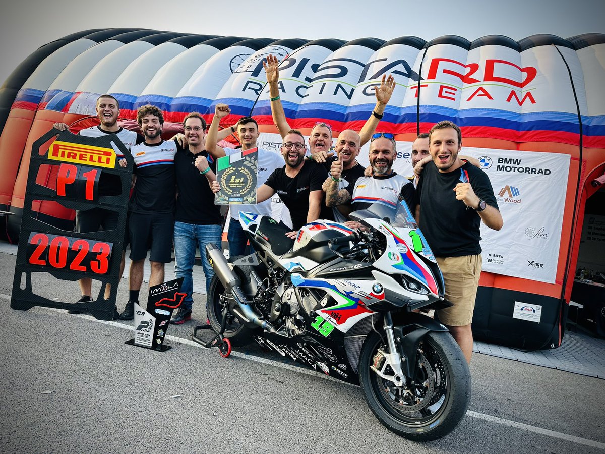 GabrieleGi19's tweet photo. What a @CIVtv National Trophy 1000 Final here in @autodromoimola. 2023 Champions🇮🇹

@BMWMotorradMoSp @pirellisport @LFMGroup @raninternationa https://t.co/dUcoymVstw