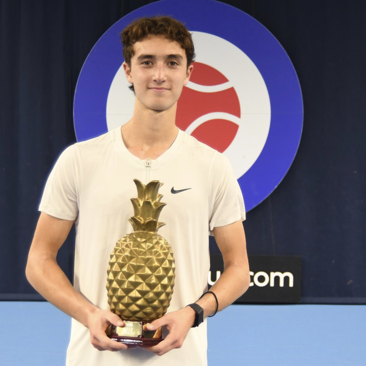 UKPLeague's tweet photo. PATRICK BRADY WINS THE UK PRO LEAGUE 2023 🏆🍍🙌

18-year-old Brady won the final against Giles Hussey 6-3, 6-3 to become the UKPL 2023 Champion and lift the golden pineapple 👏🍍

Congratulations Patrick 🎉

#ukpl #ukplfinals2023 #patrickbrady https://t.co/egElFt6Ck1