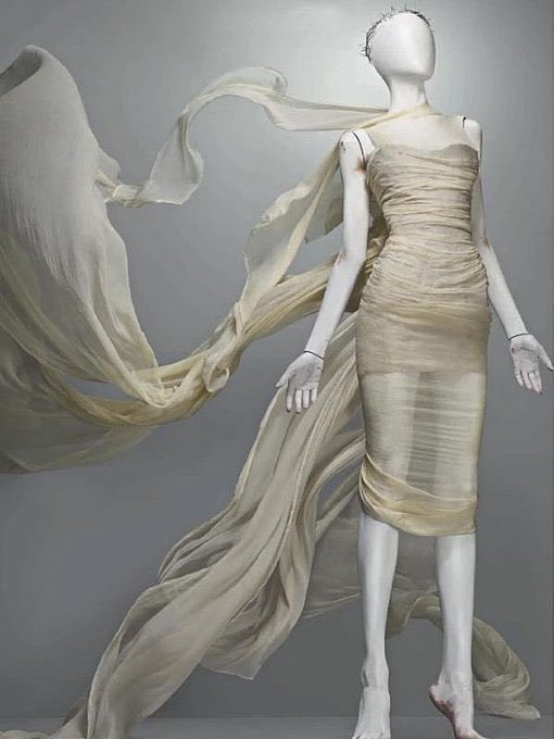 pyerissey's tweet photo. alexander mcqueen “savage beauty” https://t.co/0dy8r7sojc