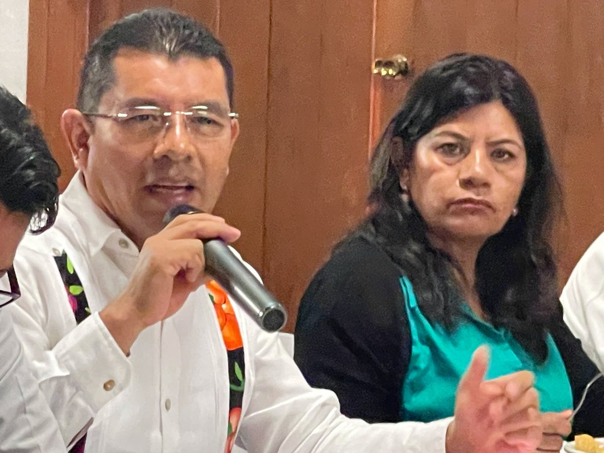 DanielGOaxaca's tweet photo. Terminando la reunión de evaluacion con la estructura de las 8 regiones de nuestro estado de #Oaxaca, nuestro compromiso es con el Pueblo, para llevar a #México al siguente nivel. 

#ElCaminoDeMéxico, unidos somos más fuertes para consolidar la #CuartaTransformación https://t.co/AbT1PWDDo2